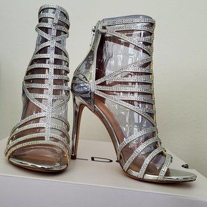 Aldo Woman Shoes size 7 us color silver use ones.